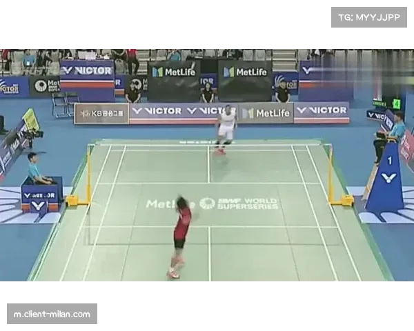 开球直接踢出边线战术偶现 主动让出球权谋求定位球机会